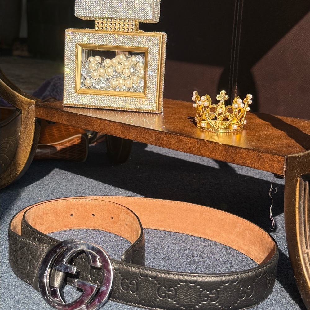 Gucci Black and Tan Leather Strap - Picture 2 of 5